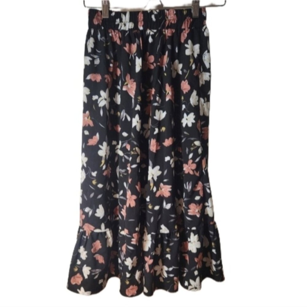 Small Floral Black And Pink Skirt Flounce And Twirl